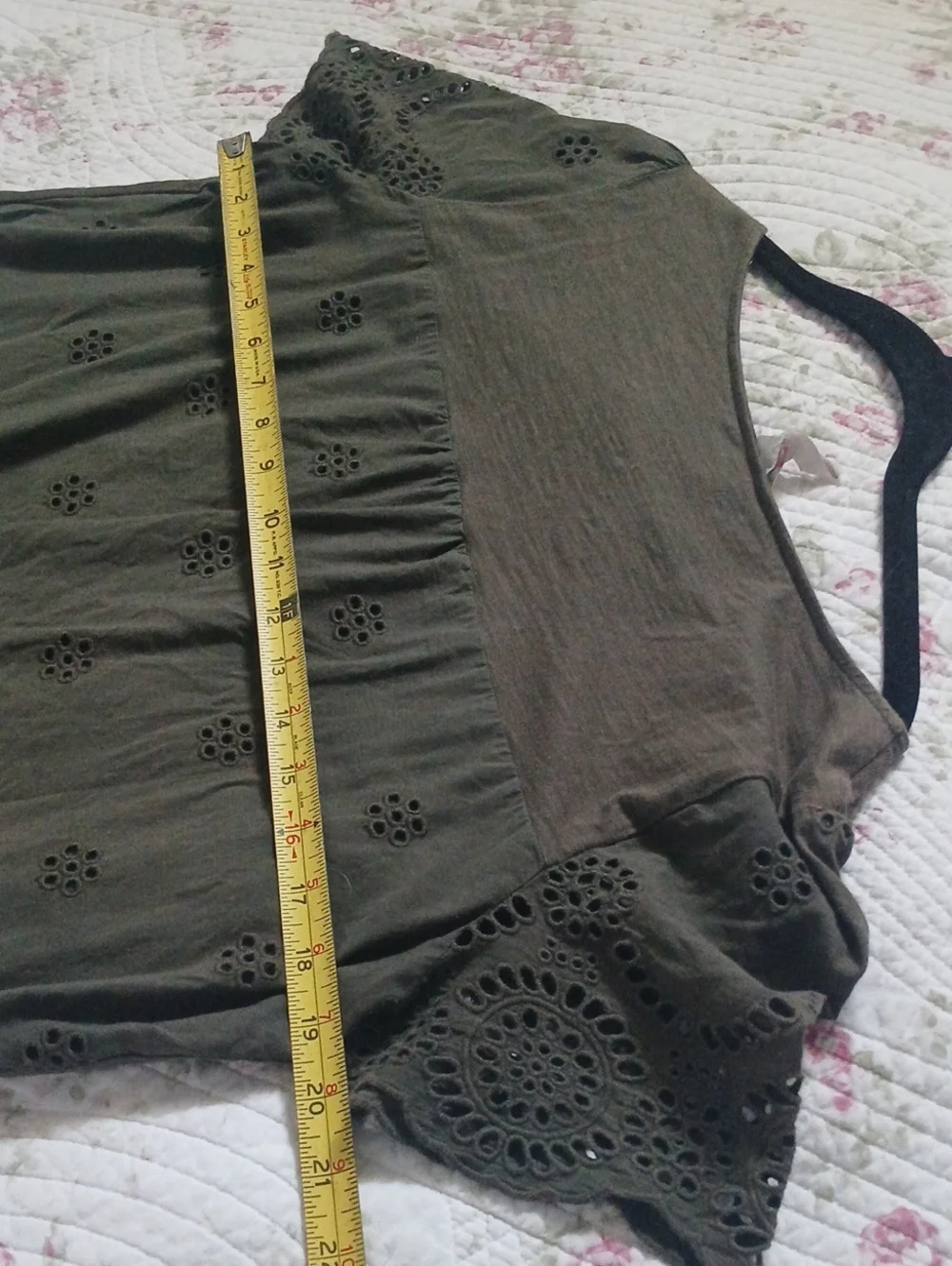 100% Cotton -Sz.10- Olive Eyelet Short Sleeve Tee